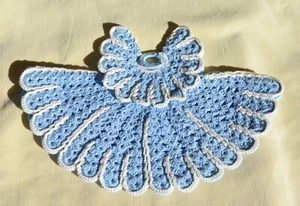 Vintage Kleid geformt handgehäkelt doppelseitig blau & weiß Baumwolle Topflappen - Bild 1 von 8