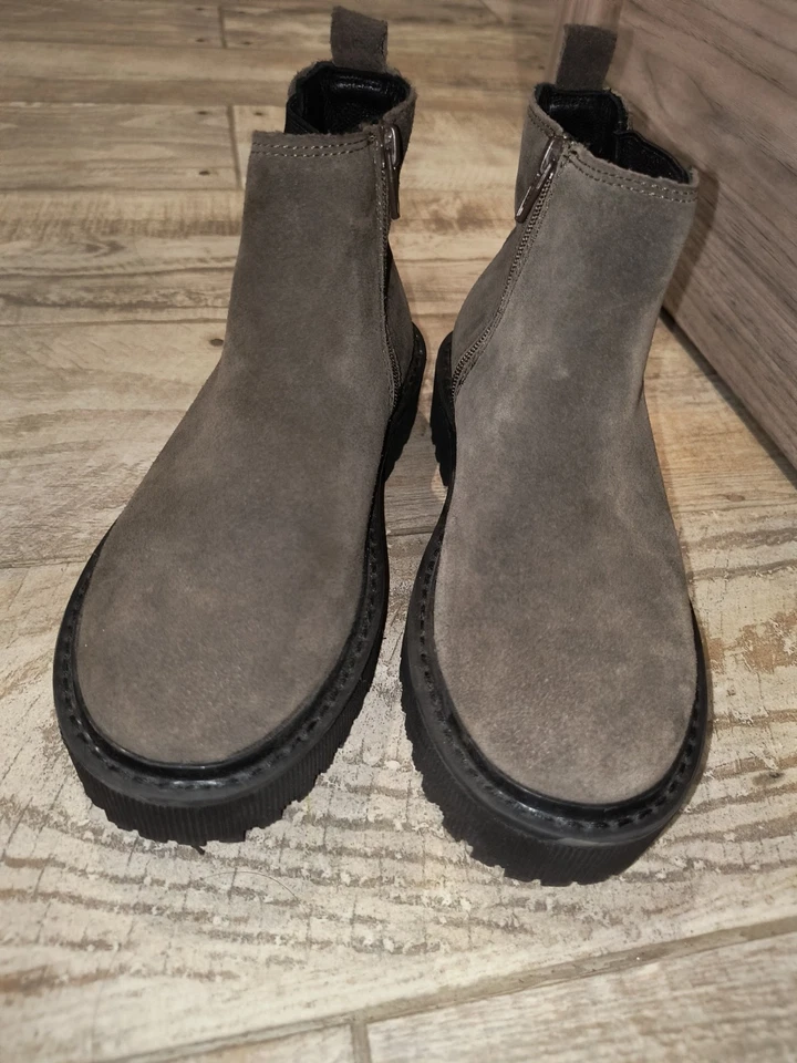 ZARA KIDS Niñas Gamuza Chelsea Botines Suela de Pista Cremallera Gris Taupe Talla 31  Foto 1 de 4