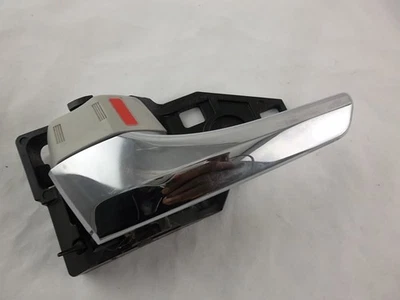 Manija de puerta interior conductor 69206-0T010 Toyota Sienna 2011-2020 Foto 1 de 4