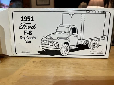 Camión modelo First Gear Ford 1951 Dry Goods Van Leeway.  1/34 Nuevo en caja Foto 1 de 3