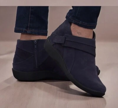 Zapatos para mujer Clarks azul marino gamuza Sillian Rani botín talla 7 M Foto 1 de 4