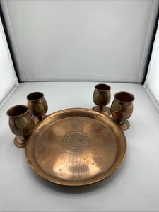 4 Vintage Kupfer Cordial Kelche/Schnapsgläser mit Tablett Mexiko Azteken Medaillon - Bild 1 von 19