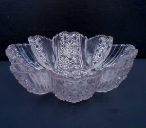 Antique Bryce Bros pressed glass berry / fruit bowl - Daisy & Button pattern - Picture 1 of 6
