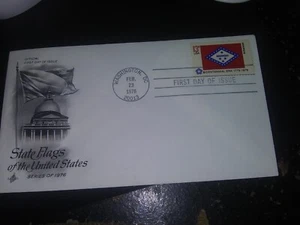 1976 FIRST DAY OF ISSUE STATE FLAGS OF THE UNITED STATES - Picture 1 of 2