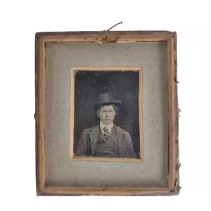 Antiguo retrato daguerrotipo fotografía, hombre en traje y sombrero Fedora años 1800 - Imagen 1 de 7