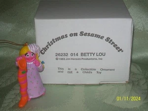 Jim Henson Productions, Inc. Christmas on Sesame Street Betty Lou 014 - Picture 1 of 8
