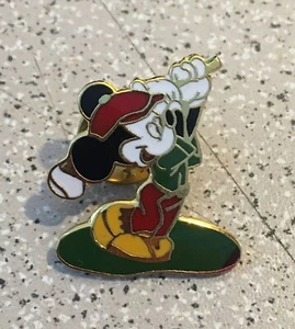 Walt Disney Mickey Golfer Pin - Bild 1 von 1