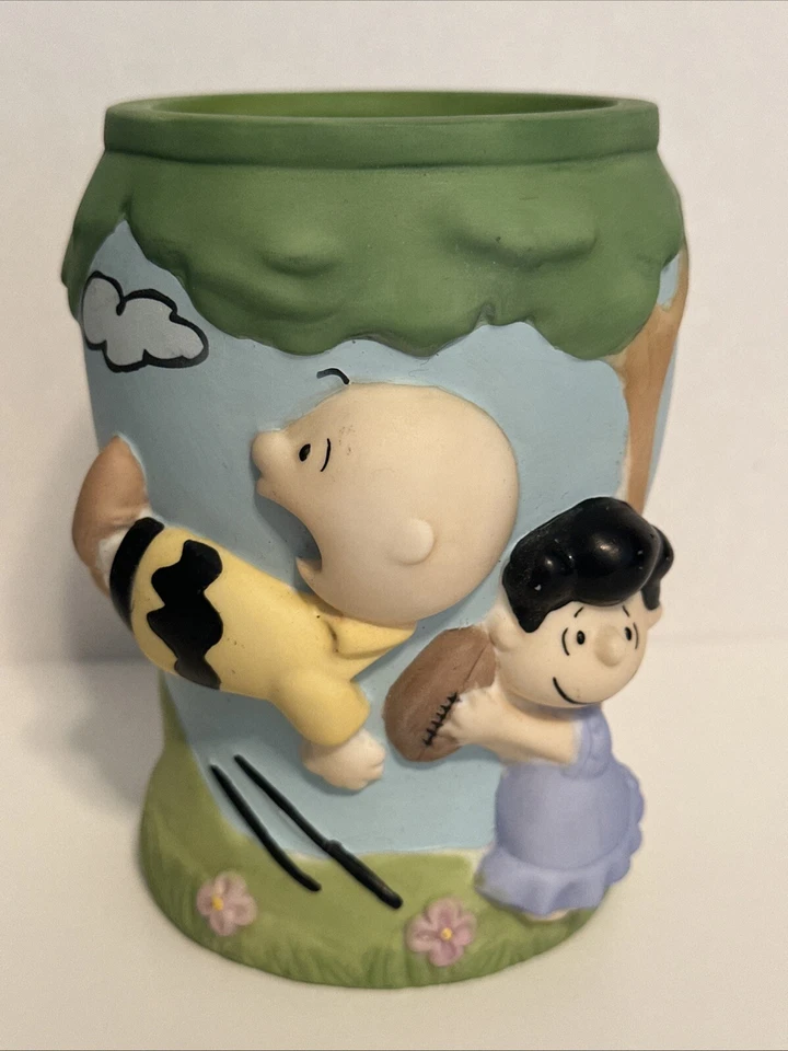 Bradford Exchange Peanuts Bath Tumbler The Gang’s All Here CHARLIE BROWN & LUCY - Image 1 of 4