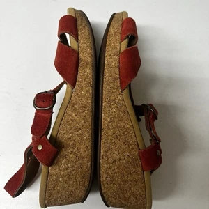 Sandalia Clarks de cuero para mujer roja cuña 10 correa ajustable elementos de correa para el tobillo - Imagen 1 de 7