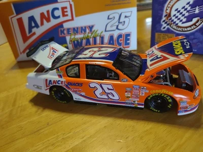 Kenny Wallace #25 Lance Snacks 2000 Chevrolet Monte Carlo 1:24 Action 3,504 - Image 1 of 3
