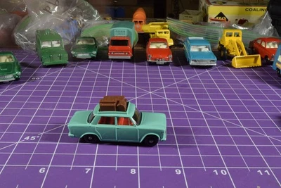 Matchbox/Lesney regular wheel No 56b Fiat 1500 with Luggage 2 nicks passenger si - Image 1 of 4