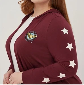 NWT TORRID WONDER WOMAN DRAPE HOODED CARDIGAN HALLOWEEN BURGUNDY, Plus Size 2X - Picture 1 of 13