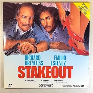Stakeout (Laserdisc) 2 discs VG close to LN / Richard Dreyfuss, Emilio Estevez - Picture 1 of 4