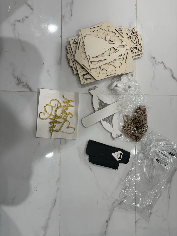 Juego de decoración de boda dorado y crema Foto 1 de 1