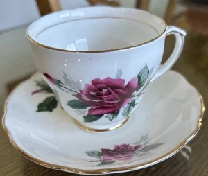 Duchess Bone China Teetasse & Untertasse England Rose Floral Goldrand #645 - Bild 1 von 7