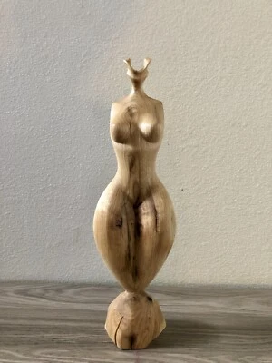 Escultura artística femenina original de madera de roble tallada por isidro olguin jr. Foto 1 de 4