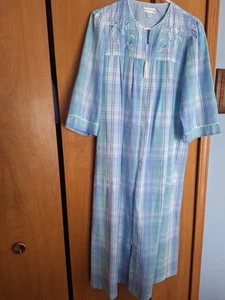 MISS ELAINE WOMEN'S PLAID SEERSUCKER FULL ZIPPER ROBE 3/4 SLEEVES MEDIUM - Picture 1 of 8