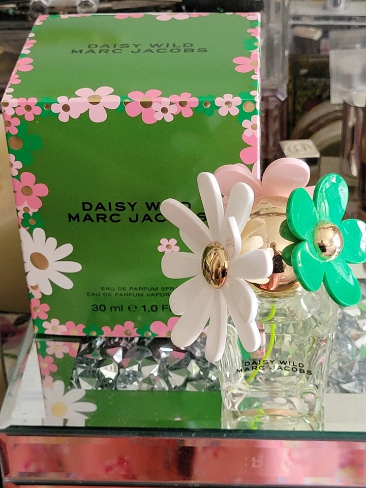 Marc Jacobs Daisy Wild Eau De Parfum Spray 1oz Tamaño Pre Amado Con Caja Foto 1 de 4