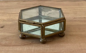 Petite Glass Brass Vintage Box w/ Mirror Base Etched Daisy Top Octagonal - Picture 1 of 3