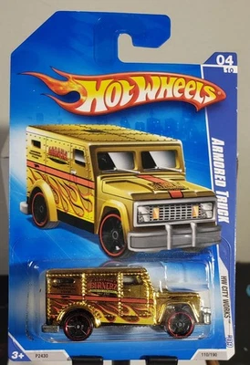 Camión blindado Hot Wheels 2009 HW City Works #110 dorado cromado Foto 1 de 2
