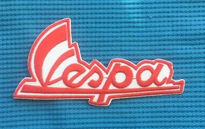 RED VESPA PIAGGIO SCOOTER MOPED MOD BIKE BIKER BADGE IRON SEW ON PATCH - Foto 1 di 1