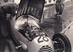 SIMCA-GORDINI ENGINE AT THE DAILY EXPRESS MEETING SILVERSTONE MAY 1951 PHOTO. - Picture 1 of 2