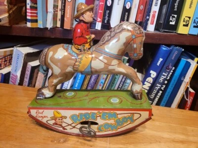 MUY BONITO VAQUERO WYANDOTTE DE 1930 LITOGRAFÍA DE HOJALATA CUERDA ROJO RANGER RIDE'EM #1 Foto 1 de 4