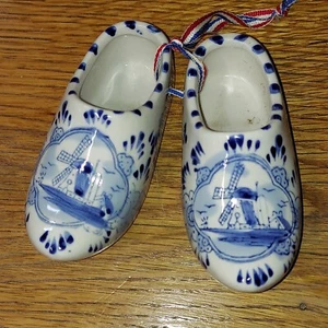 Zuecos vintage de cerámica azul de Delft a juego - Imagen 1 de 10