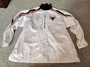 Vintage Nike Chicago Bulls NBA Warm Up 90's Jacket Jordan Authentic 2XL White - Picture 1 of 3