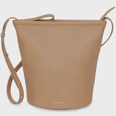 Bolso mediano MANSUR GAVRIEL piel de becerro con guijarro camel cremallera Foto 1 de 4