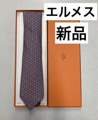 Corbata HERMES Ancha Púrpura Geométrica 100% Seda Francia Sin Usar Como Nueva Regalo Envío Gratis Foto 1 de 4