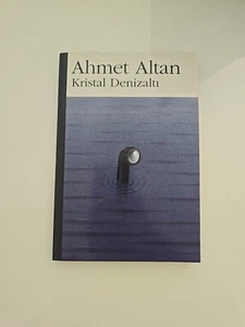 Kristal Denizaltı by Ahmet Altan - Foto 1 di 2