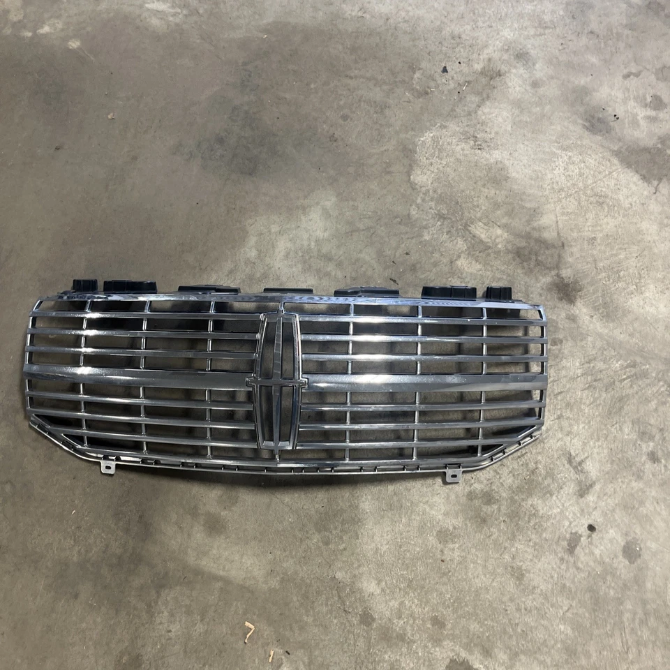 11-14 LINCOLN NAVEGATOR PARRILLA DELANTERA MONTAJE CUBIERTA INSERCIÓN MOLDURA CROMO OEM Foto 1 de 4