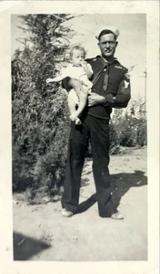 Military Dad with Baby 4.5 x 3 Inch Vintage Black and White Photograph - Bild 1 von 3