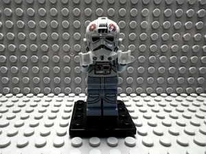 LEGO Star Wars Minifigure - AT-AT Driver Smile Face - SW1105 - Picture 1 of 5