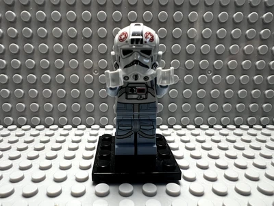 LEGO Star Wars Minifigure - AT-AT Driver Smile Face - SW1105 - Image 1 of 4