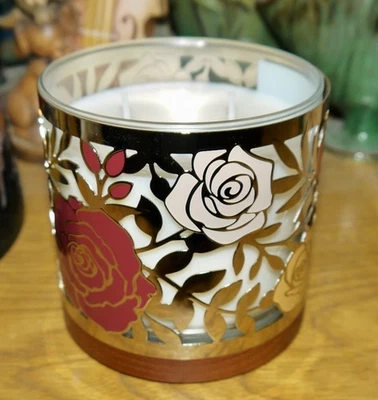 Yankee Candle 4.25" 3 mechas de metal 'Fall Florales' rosas candelabro base de madera Foto 1 de 4