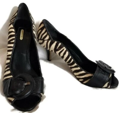 Zapatos de salón MAX STUDIO para mujer de cuero fino con estampado de cebra punta abierta talla 8 M  Foto 1 de 4