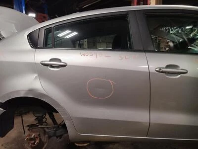 Used Rear Right Door Assembly Rear Side fits: 2013 Kia Rio manual regulator Sdn Foto 1 de 4