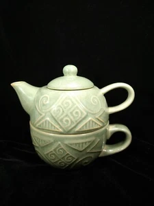 Pier 1 Imports Tea for One-3pc. Green Stackable Stoneware Teapot w/Lid & Cup Set - Bild 1 von 12