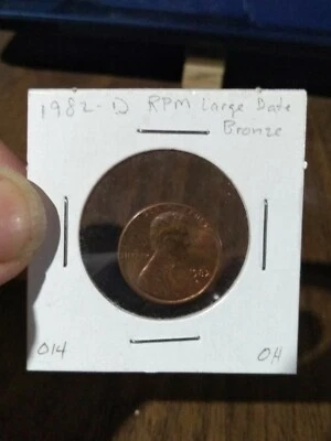 1982 D Lincoln Memorial Cent Error Repunched Mint mark Large Date Bronze 014 - Image 1 of 4