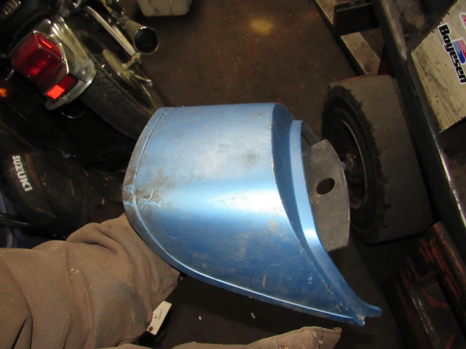 Carenado capó trasero Suzuki GS400 1977 Foto 1 de 1