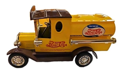 Camión de reparto Ford Pepsi Cola 1940 Golden Wheel, escala 1:24 Foto 1 de 4