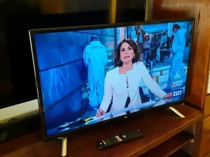 TV led 32"  HD DvbT2 - Foto 1 di 6