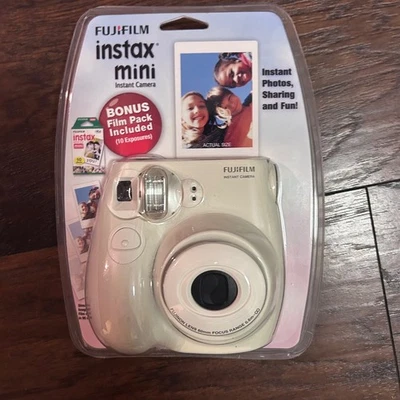 Fujifilm Instax Mini 7S Instant Camera with Bonus Film Pack Cream White New - Image 1 of 3