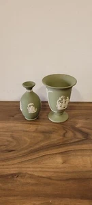 Two Green Wedgwood Vases Vintage Made In England  - Picture 1 of 6