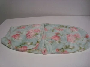 Laura Ashley Baby Kleinkind Swaddle Sac Plüsch Halstuch Decke rosa grün geblümt - Bild 1 von 3