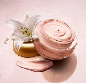 Boticário Creme Acetinado Lily Gardénia , Lily Satin Feuchtigkeitscreme 250 g - Bild 1 von 4