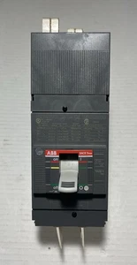 ABB ReliaGear XT1HU3020AYD000XXX 480VAC, 20A, 3P - Imagen 1 de 5
