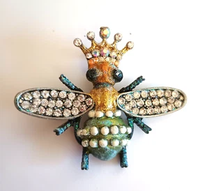 Queen Bee Whimsical Brooch Pin Faux Pearls & Rhinestones Crown Iridescent - Picture 1 of 5